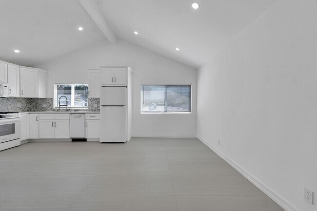 Building Photo - Brand-New Studio Guest House with Modern C...