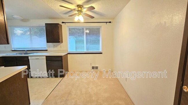 Building Photo - 2870 SE Colusa Ave