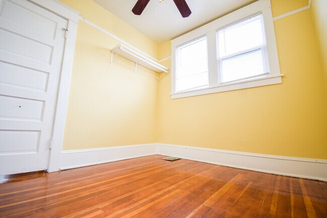 Building Photo - CLE-4637