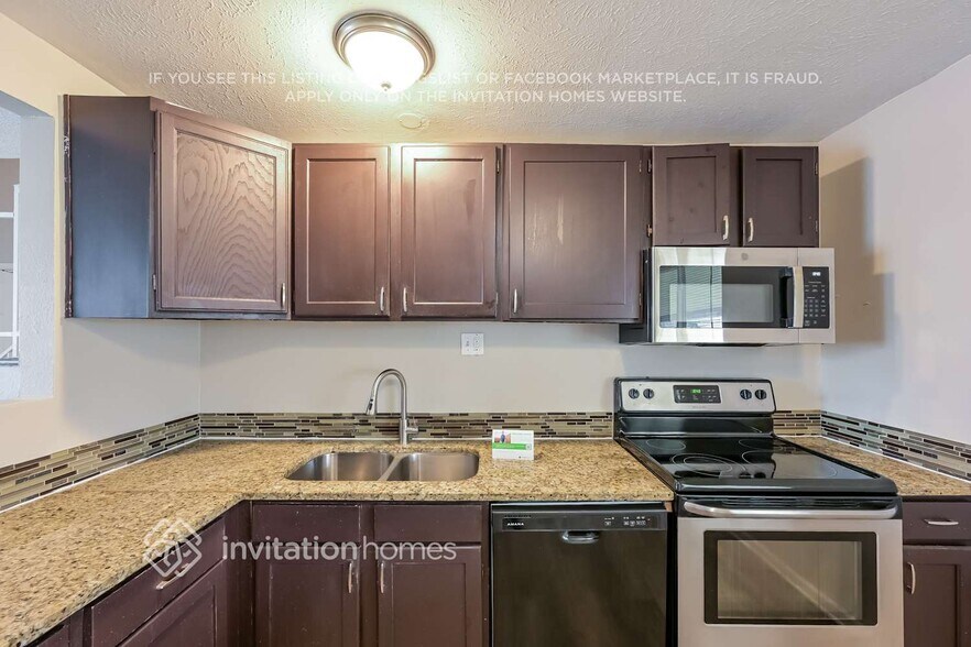 Building Photo - 3361 S Winston St