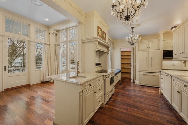 Building Photo - 9 Lyme St