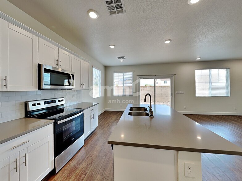 Building Photo - 1713 Viaggio Ave