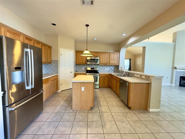 Building Photo - 6138 Negley