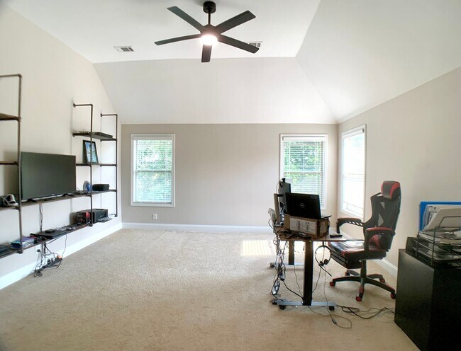 Building Photo - 2925 McManus Cir
