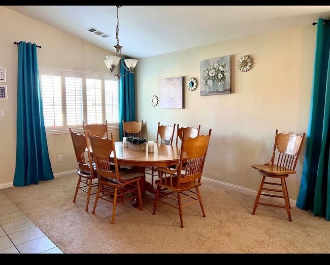 Building Photo - Super Great Deal on this fully furnished 4 BD 2 BA house with a Pool and Solar