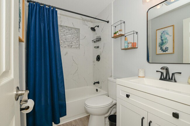 Building Photo - 110 SW Hideaway Pl