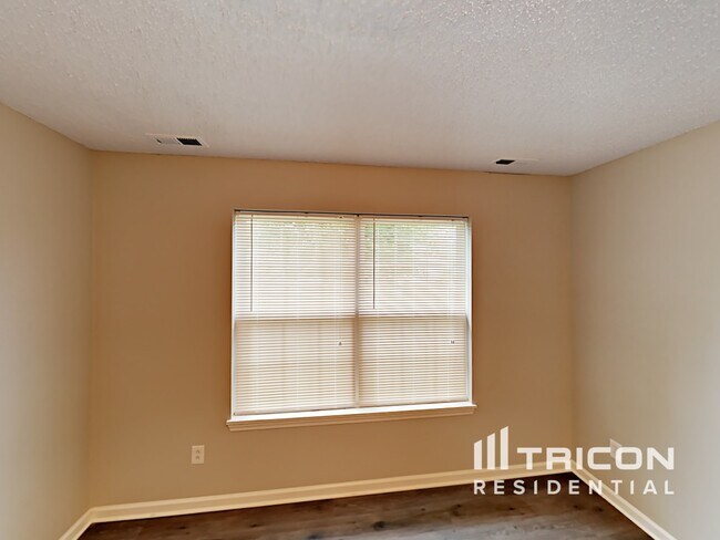 Building Photo - 10879 Muddy River Rd
