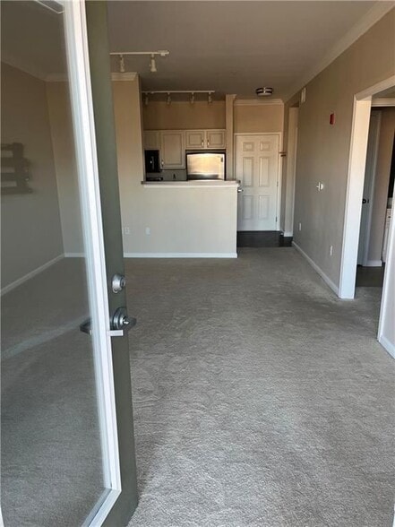 Building Photo - 1000 Providence Pl