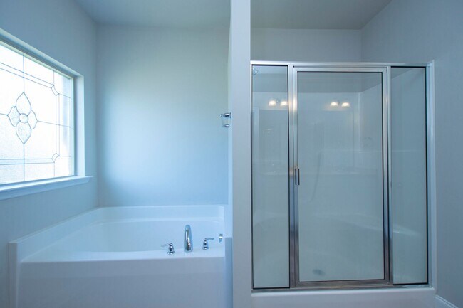 Building Photo - Move in special