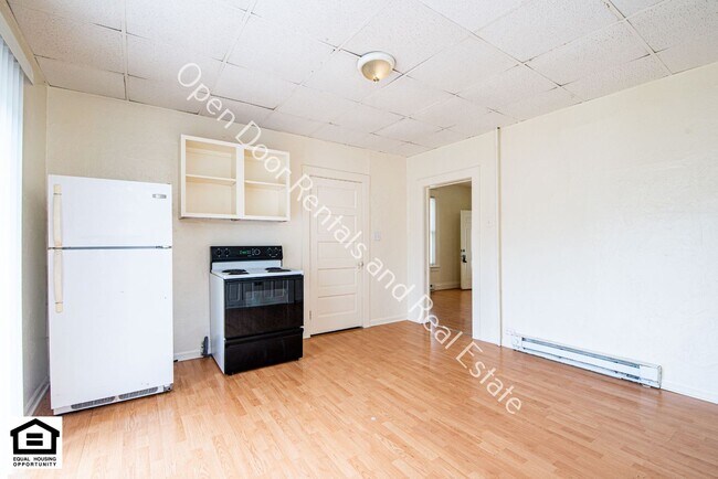 Building Photo - 608 Anderson Ave