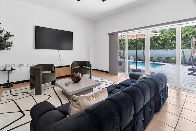 Building Photo - 660 NE 121st St