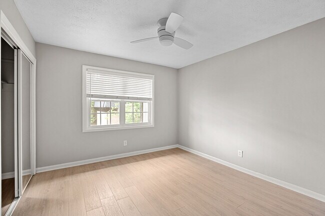Building Photo - 315 Winding River Dr