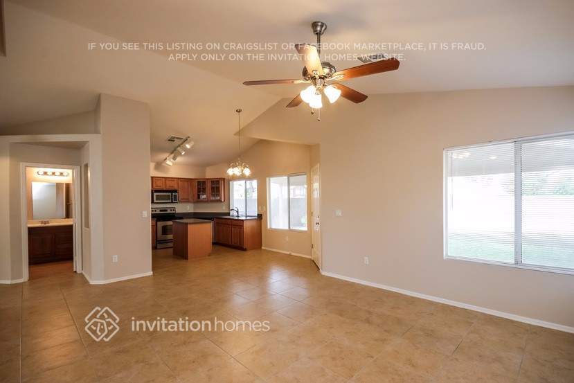 Building Photo - 2638 S Raven