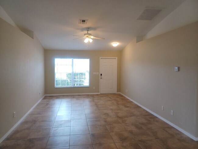 Building Photo - 1519 Nelson Rd N