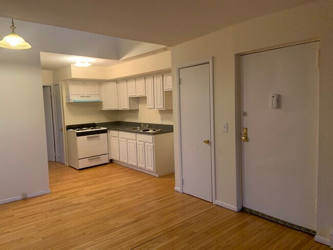 Kitchen - 70 Mark St