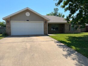 Building Photo - ***520 Walker Street***
