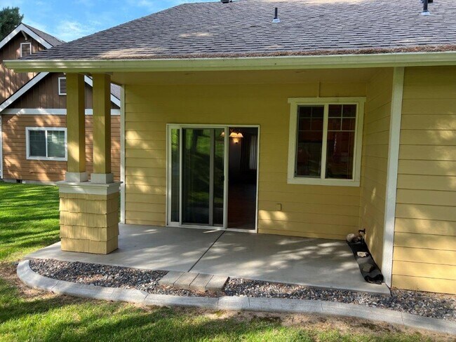 Building Photo - 2805 W 20th Ave