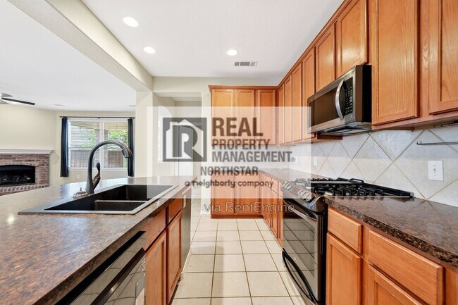 Building Photo - 405 Driftwood Ct