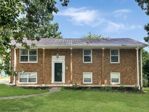 Building Photo - 120 Eastway Ln
