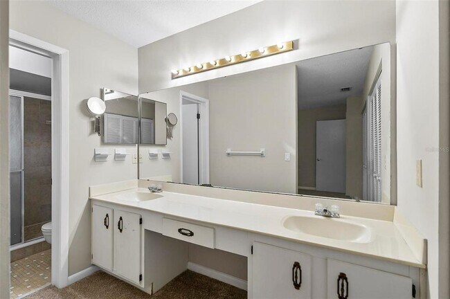 Building Photo - 14 Oakmont Ct