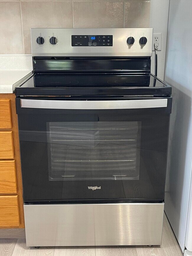 Building Photo - 133 3rd St