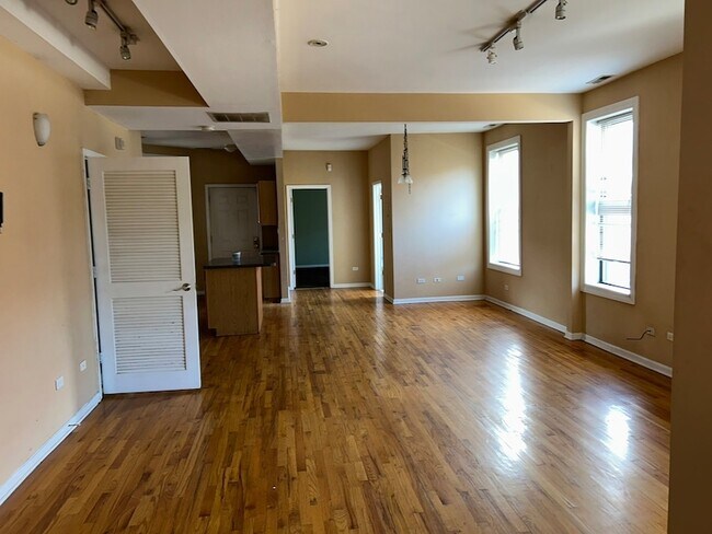Building Photo - 5900 S King Dr