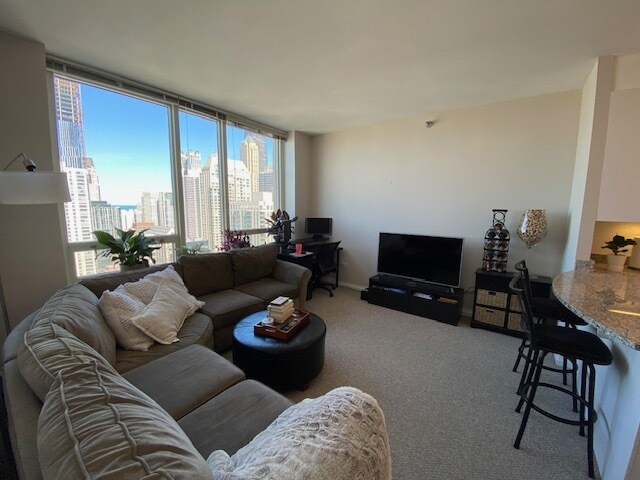 Primary Photo - 33 W Ontario St