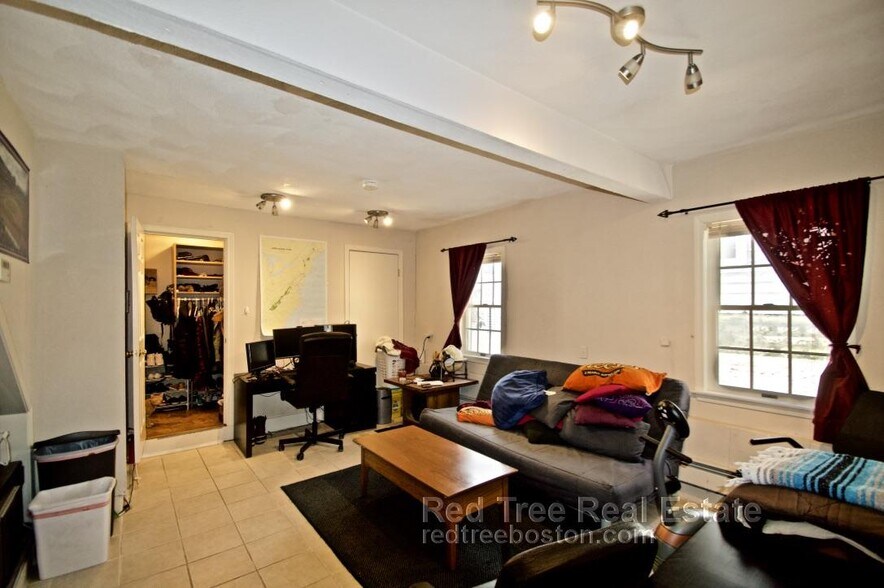 Building Photo - 45 Donnybrook Rd