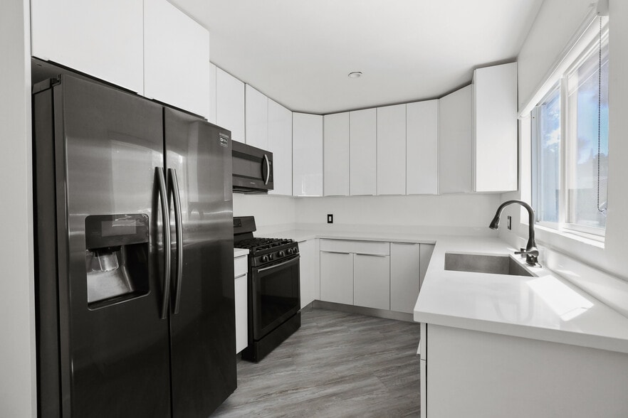 UNIT 1486 available on 9/10/25 - 1486 Silver Lake Blvd.