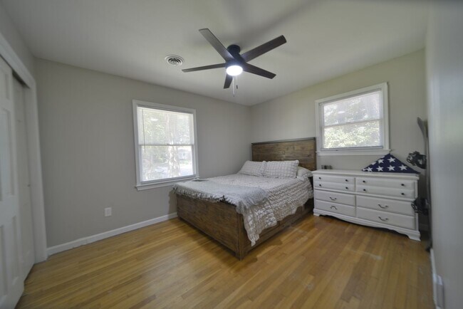 Building Photo - 228 Shadywood Dr