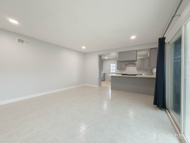 Building Photo - Newly Renovated Home for Rent in Thousand ...