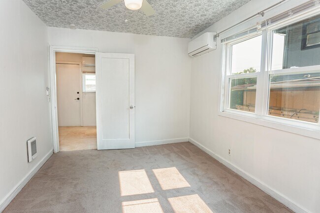 Building Photo - 1949 NE Barnett St