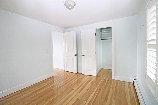 Building Photo - 249 Tuckerman Ave