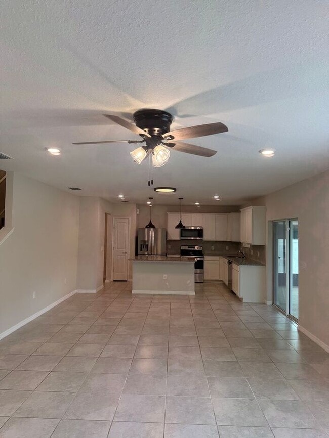 Building Photo - Beautiful/Like New Home in Winter Haven