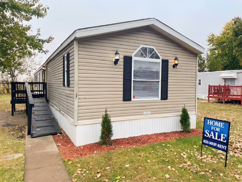 Primary Photo - 37 Village Ct