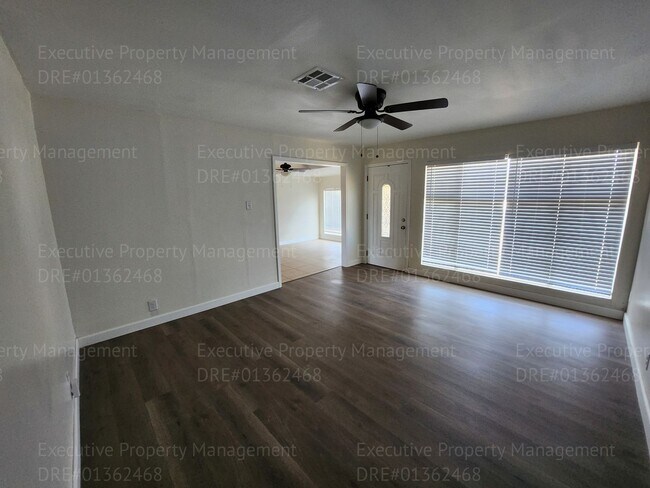 Building Photo - 3 bedroom 1 bathroom near Oswell St/ Virginia Ave