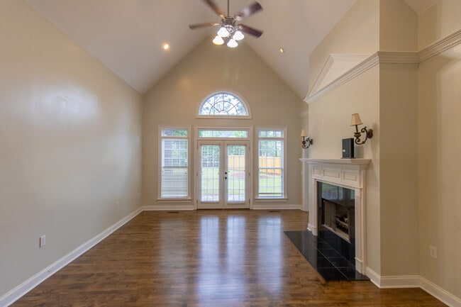 Building Photo - 906 Monarch Cir