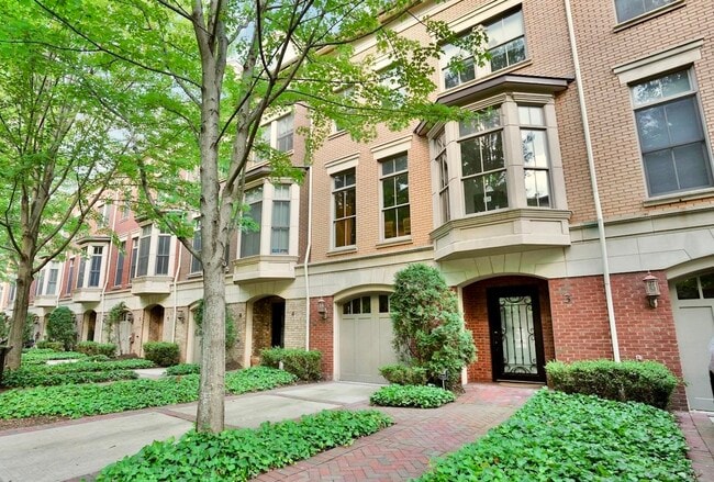 Building Photo - 3 Regency Pl