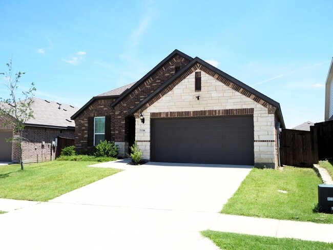 Building Photo - Must See 4 Bed 3 Bath Home in Aubrey