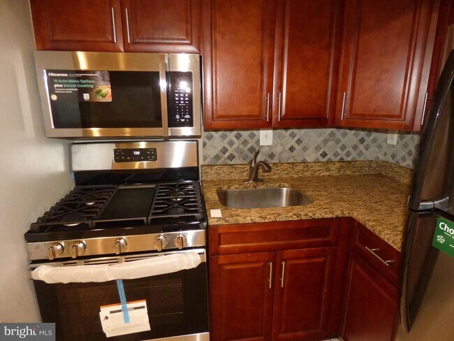 Building Photo - 1204 Westview Terrace