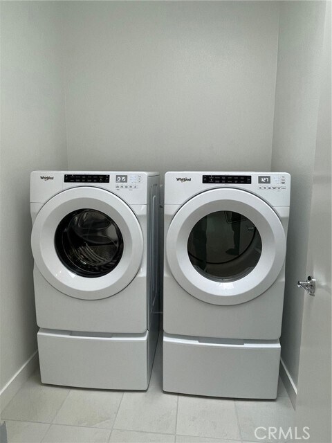 Building Photo - 691 S Lyon St