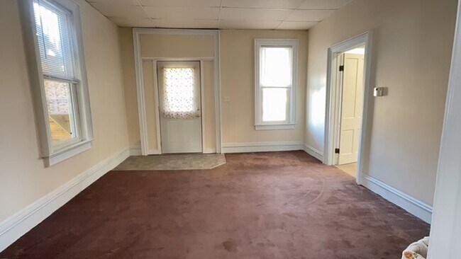 Building Photo - 629 Otter Ave