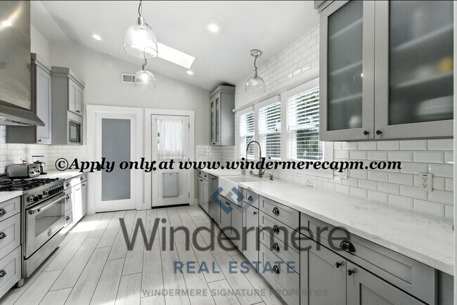 Building Photo - Timeless Modern Luxury 3 bedroom in one of...