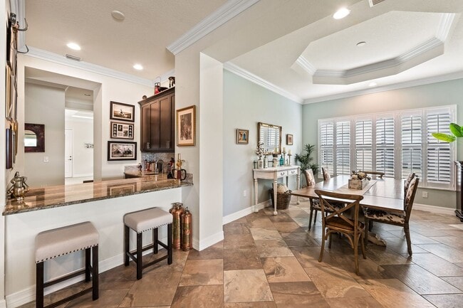 Building Photo - Furnished 3 Bedroom Luxurious Single Famil...