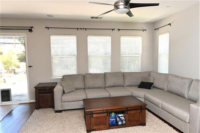 Building Photo - 930 Prism Dr