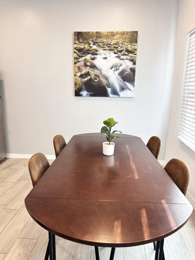 Dining Table - 1111 N Stevens St