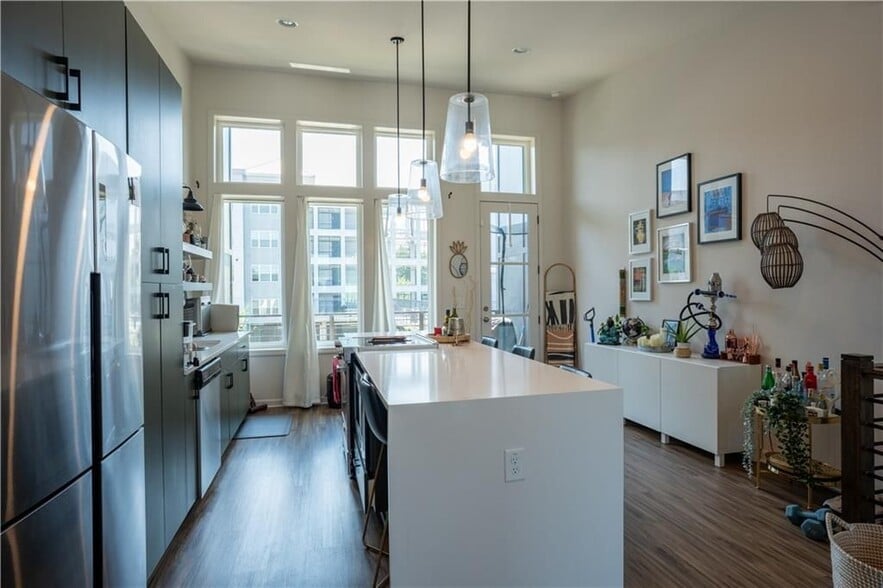 Building Photo - 452 Latta St NE