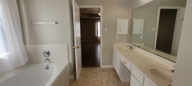 Building Photo - 4427 Eaglewood Trail Dr