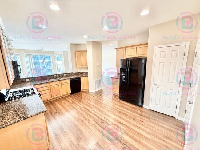 Building Photo - Beautiful townhome in South Meadows! 3-bed...