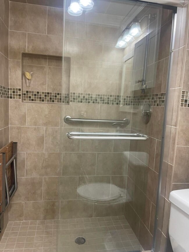 Building Photo - 523 Piedmont K